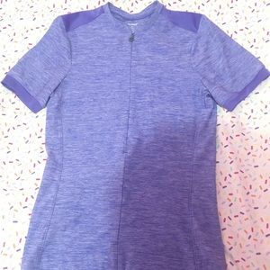 Like New Women’s Workout Top with Pockets